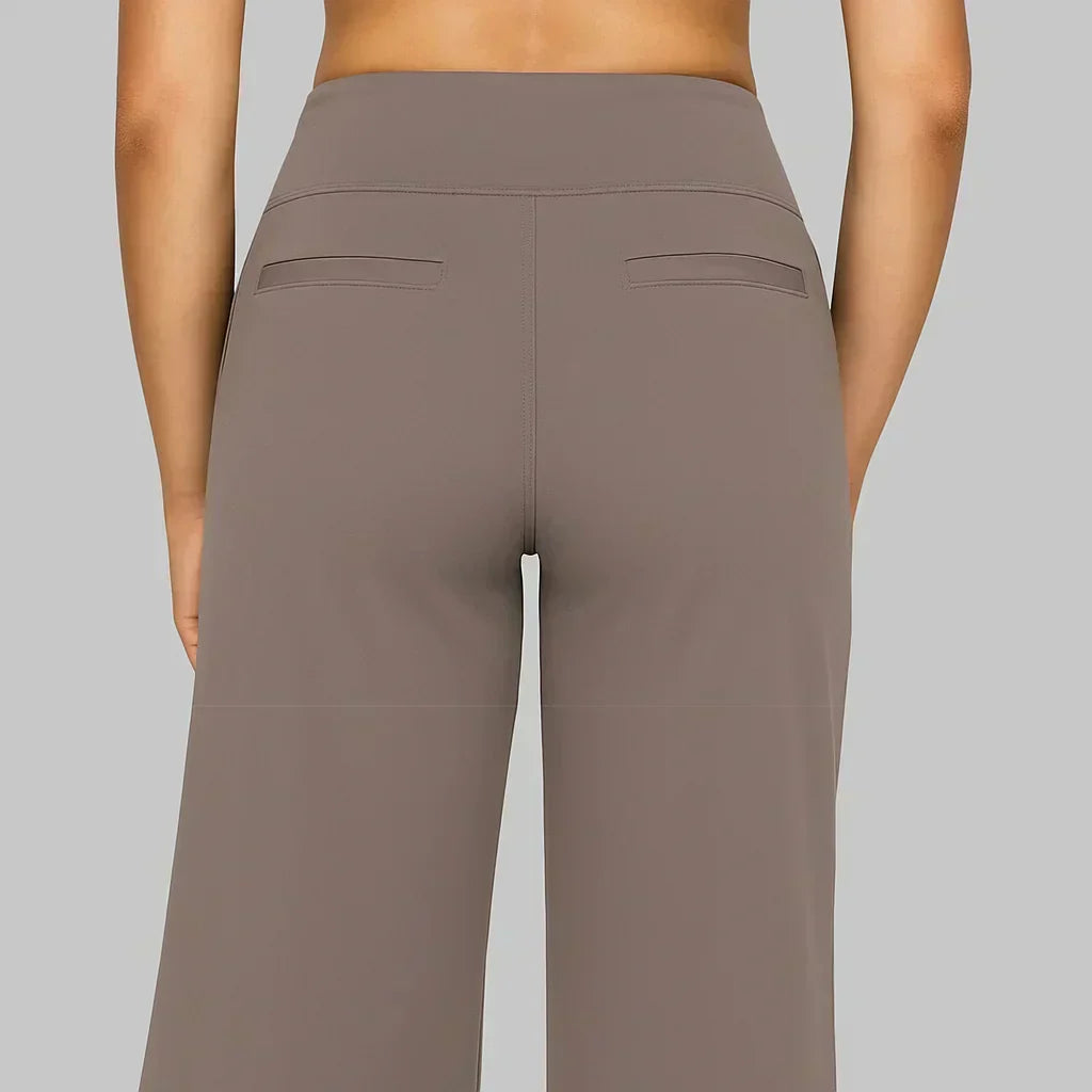 Pantalon slim noir stretch pour femmes, avec poches, parfait pour le voyage et la vie quotidienne.