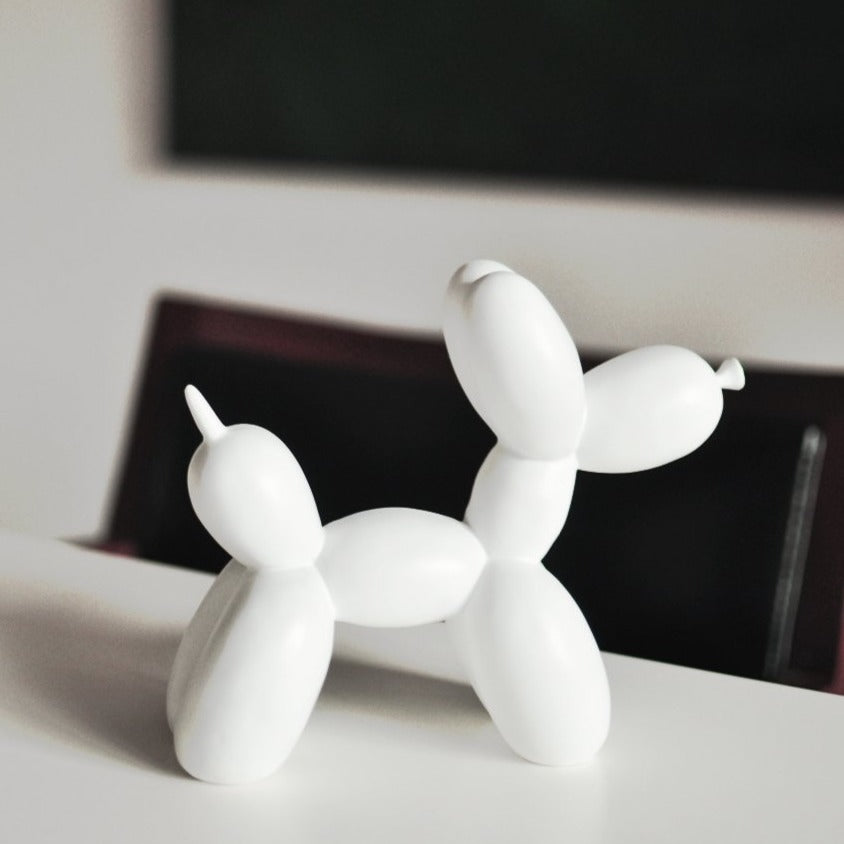 Sculpture de chien ballon en résine, design art contemporain. Cadeau luxe pour amateurs de décoration unique.