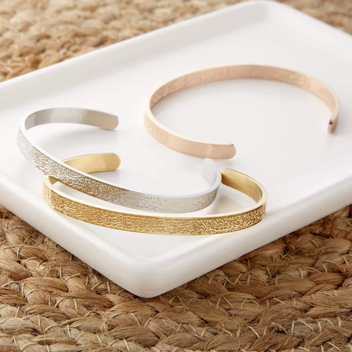 Bracelet Ayatul Kursi noir en acier inoxydable, bijou islamique de protection, style moderne et unisexe.