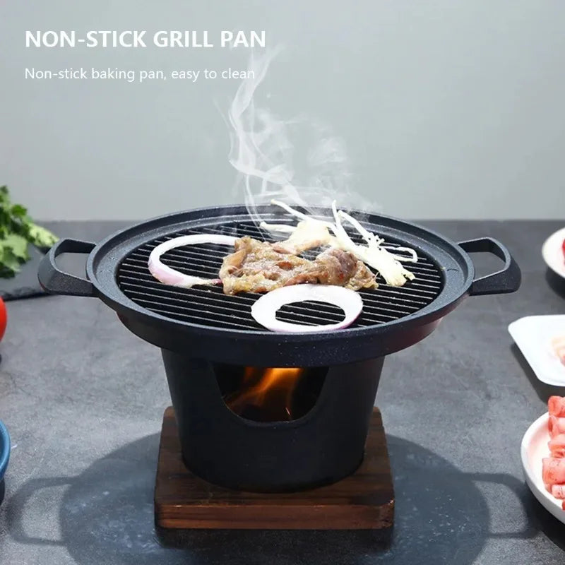 Barbecue japonais de table, style traditionnel, portable et compact, pour grillades maison ou pique-niques.