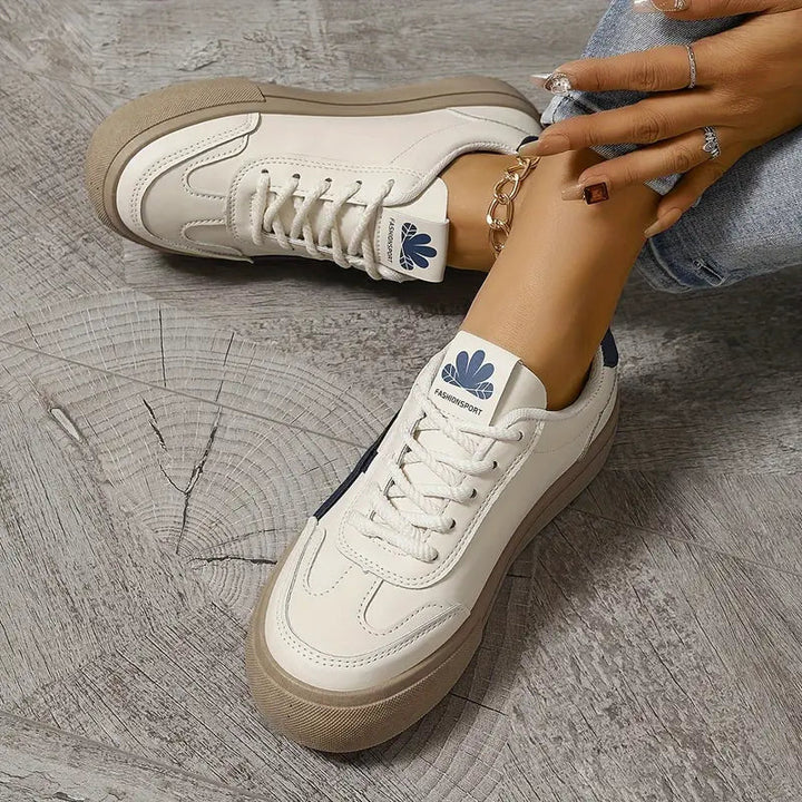 Basket femme en similicuir confortable, semelle épaisse plateforme, style urbain tendance.