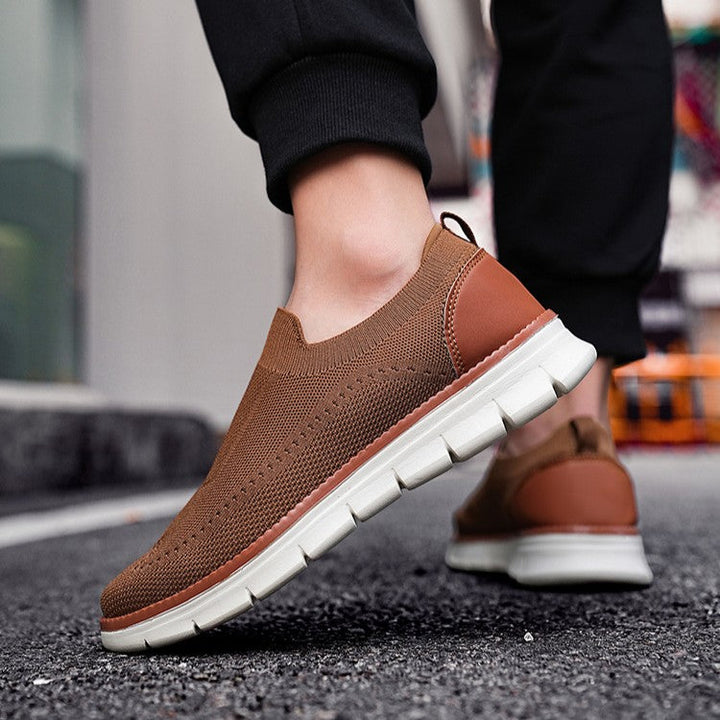 Chaussures à enfiler homme, faciles à porter. Baskets légères et respirantes pour des pieds frais et un confort décontracté.