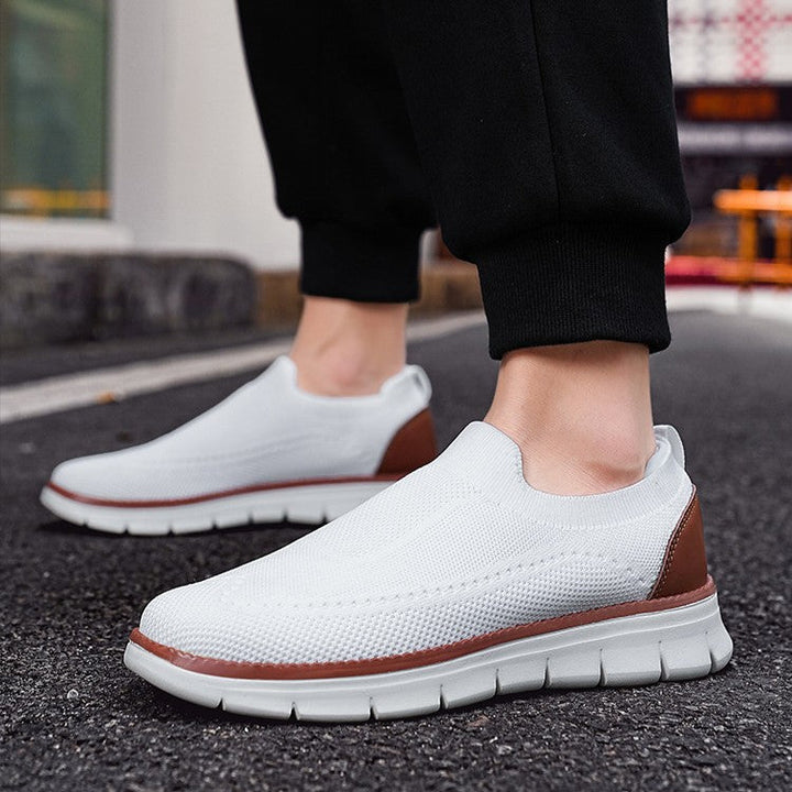 Sneakers homme à enfiler en maille respirante, noires. Parfaites pour un style décontracté et un confort tout au long de la journée.