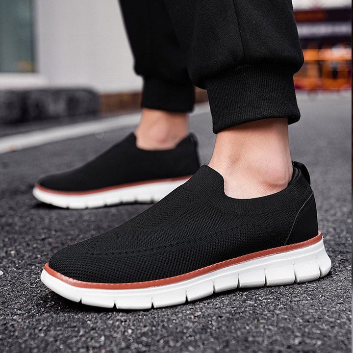 Baskets légères homme à enfiler, design moderne. Chaussures respirantes pour un confort quotidien et un look casual stylé.
