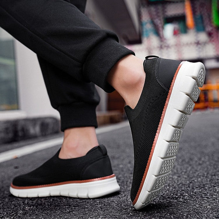 Chaussures homme respirantes à enfiler, parfaites pour l'été. Baskets légères offrant un confort décontracté au quotidien.