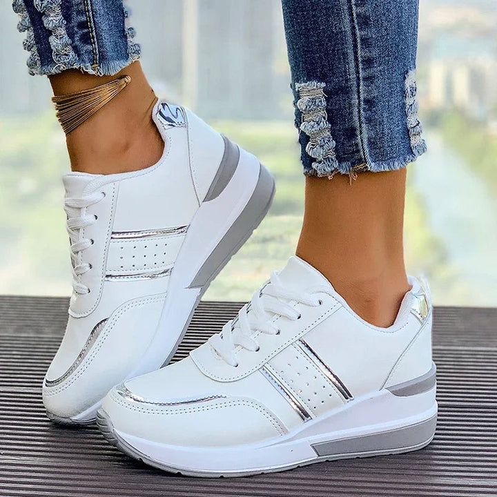 Chaussures baskets femme à lacets, style color block, offrant confort quotidien et mode casual.
