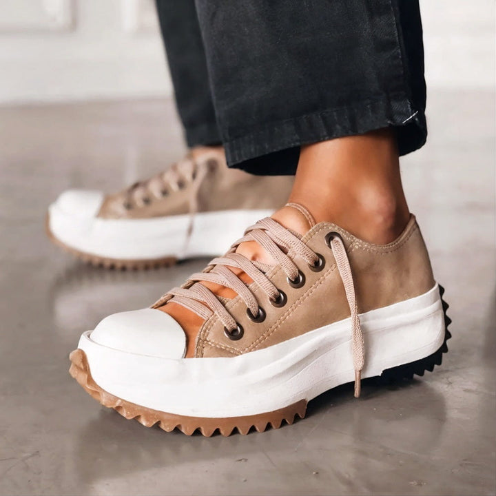 Baskets à plateforme femme élégantes et confortables avec semelle crantée, parfaites pour un look tendance décontracté.