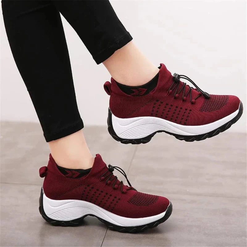 Baskets sport femme confortables, légères et respirantes pour un style quotidien élégant.