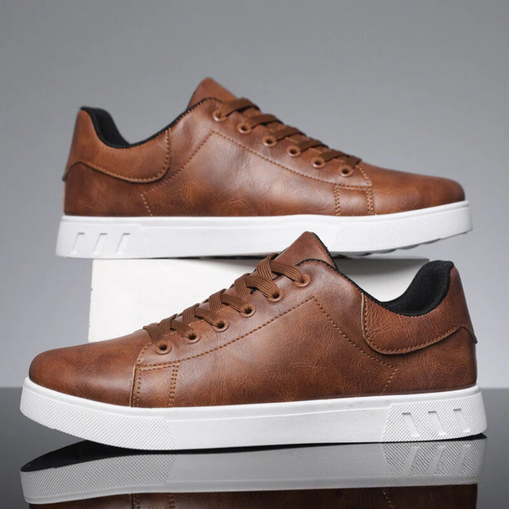 Baskets homme décontractées à lacets, idéales pour le quotidien. Confort et style urbain garantis.
