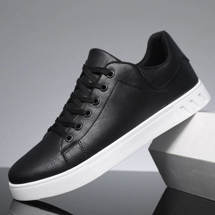 Sneakers homme marron à lacets, design polyvalent pour un look décontracté et moderne.
