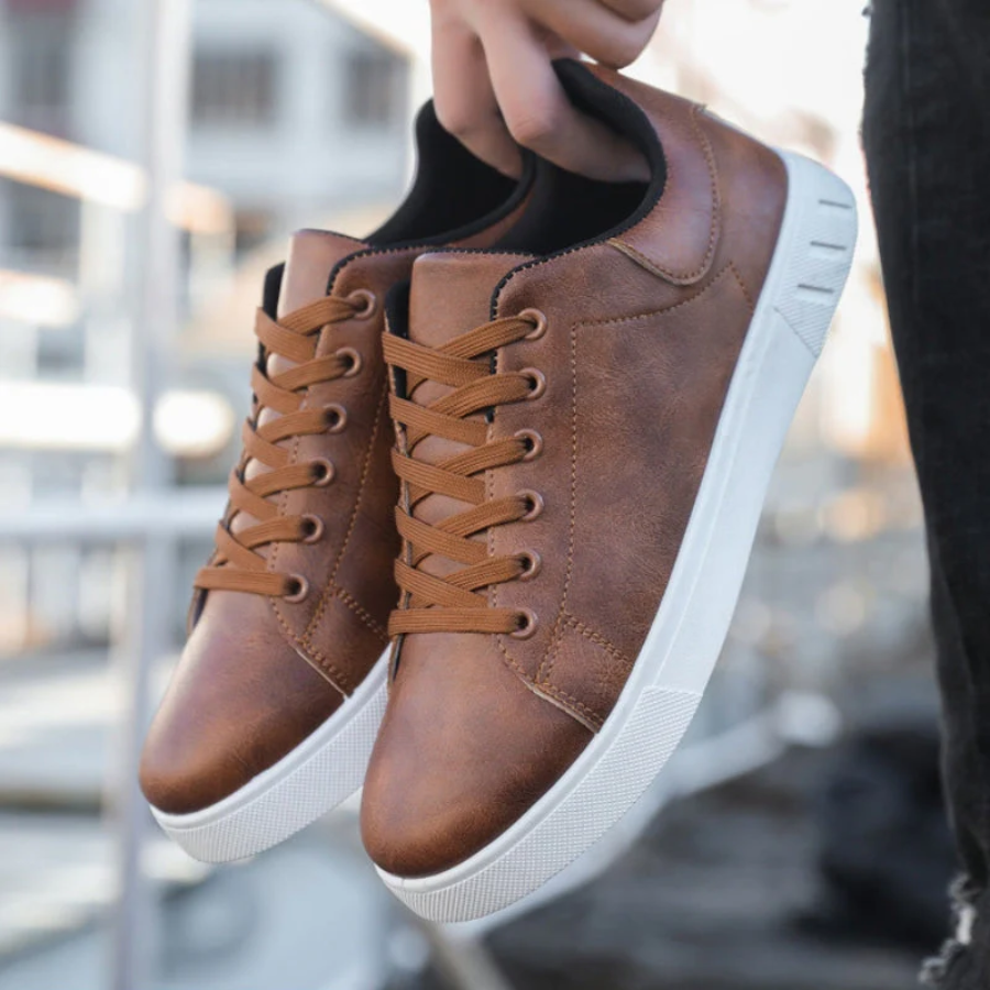 Baskets homme marron ou noir à lacets, parfaites pour le style quotidien et le confort urbain.