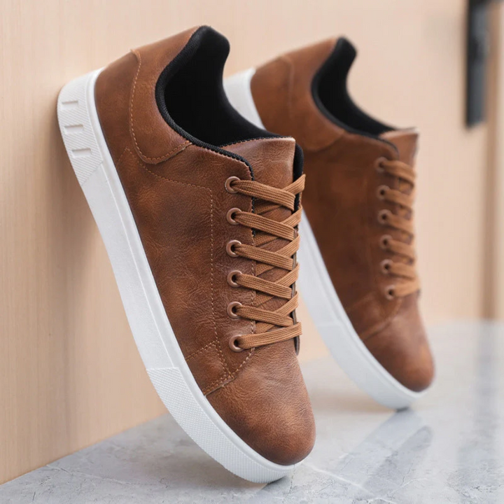 Chaussures homme à lacets, design élégant pour un look décontracté et une sensation de confort au quotidien.