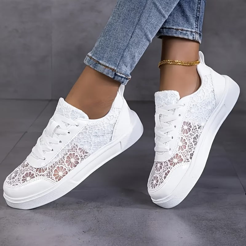 Baskets femme mode, élégantes et confortables. Parfaites pour un style décontracté et aéré en ville ou en balade.