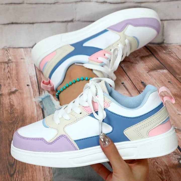 Chaussures tendance femme, design imprimé moderne, semelle douce pour un confort durable.
