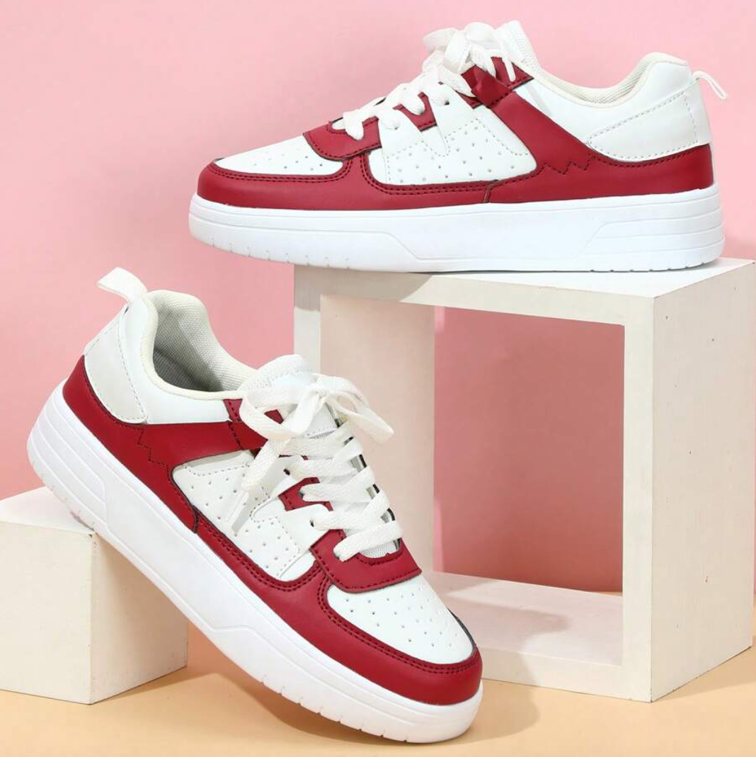 Baskets femme confortables avec un design imprimé moderne, semelle amortissante.