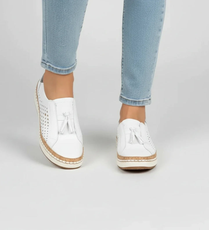 Baskets mocassins perforées à glands pour femmes, respirantes et légères, confortables pour la marche.