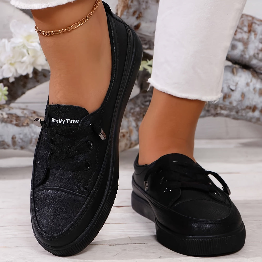 Vue latérale des baskets orthopédiques femme à semelle plateforme, style tendance et décontracté, confort supérieur.