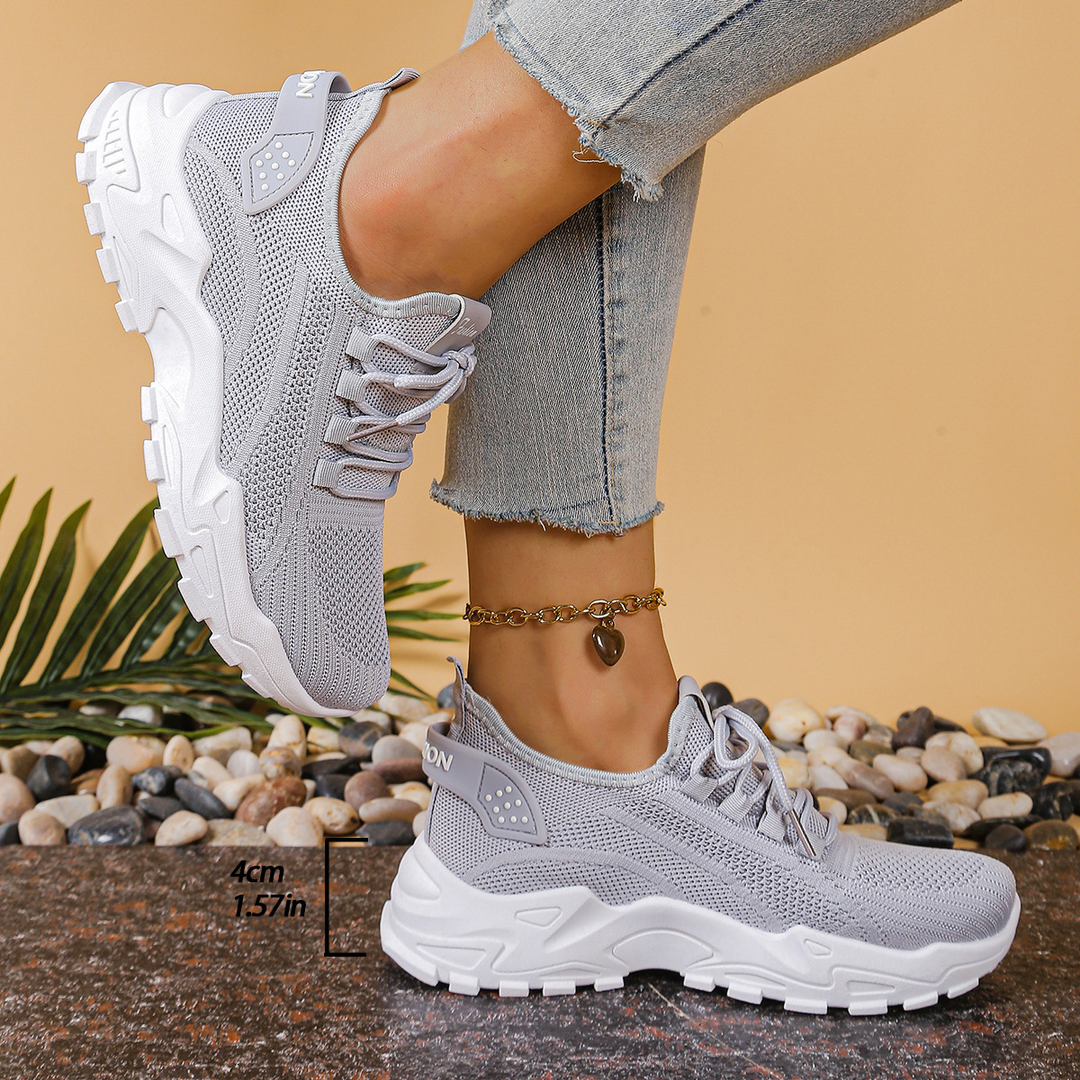 Semelle ergonomique de baskets orthopédiques femmes, offrant amorti et soutien optimal pour les pieds douloureux.