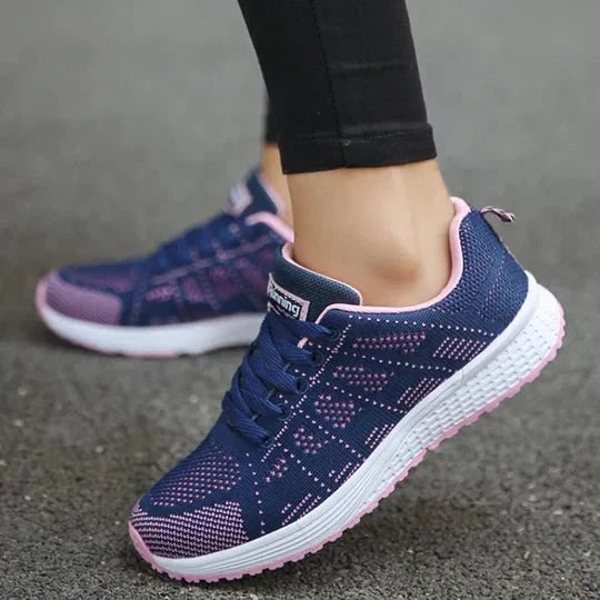 Semelle de baskets orthopédiques femmes, conçue pour un amorti et soutien maximal durant la marche.