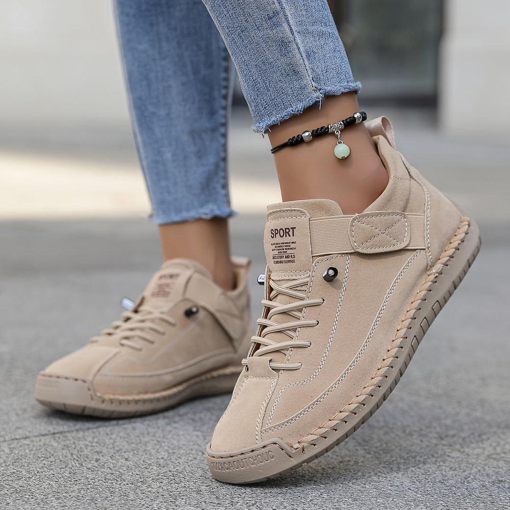 Baskets femme légères et confortables. Chaussures orthopédiques au design moderne avec semelle ergonomique pour soutien.