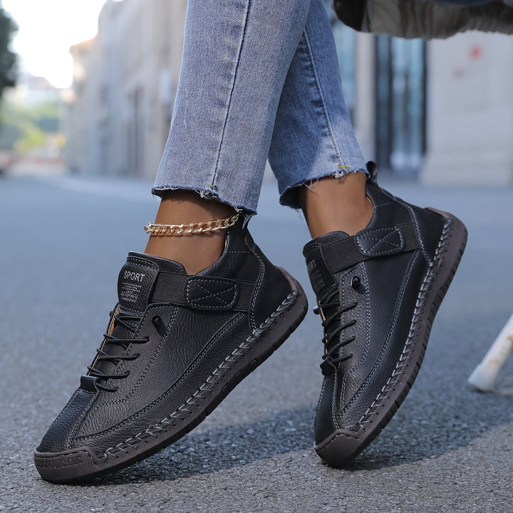 Baskets femme à scratch pour un ajustement facile. Chaussures orthopédiques offrant confort et soutien optimal.