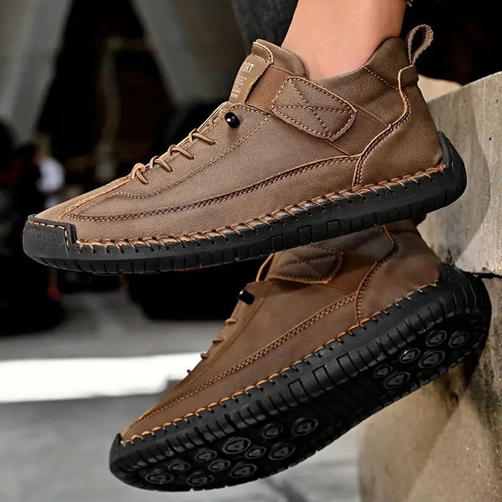 Semelle ergonomique de baskets orthopédiques femme. Soutien optimal et confort durable pour ces chaussures légères.