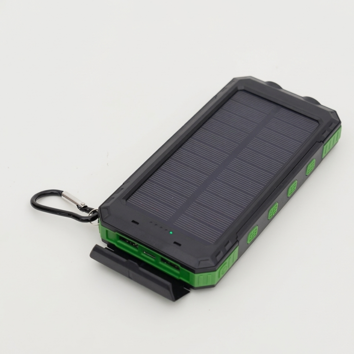 Chargeur portable solaire robuste 10000mAh, idéal urgence et outdoor.