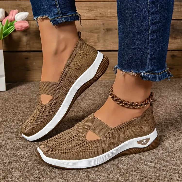 Slip-on femme confort sans lacets, légères et respirantes, idéales pour pieds sensibles et usage quotidien.