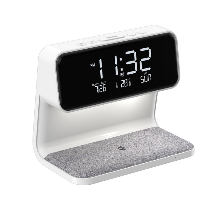 Vue de face de la lampe de chevet 3-en-1, montrant le réveil LCD, le chargeur sans fil et la lumière LED.