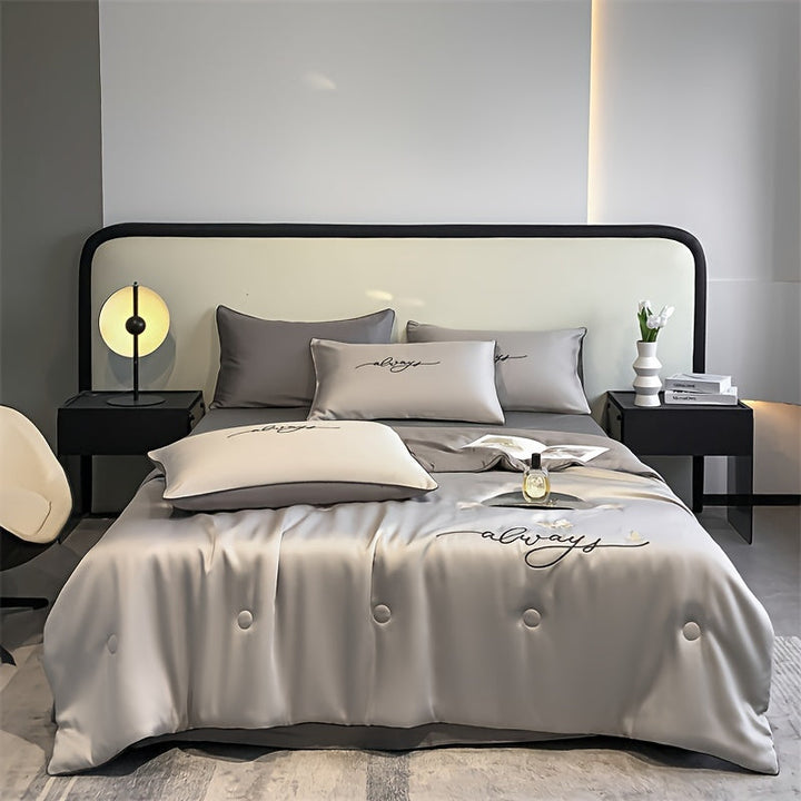 Douce couette d'été légère, effet soie, idéale pour un sommeil réparateur et frais.