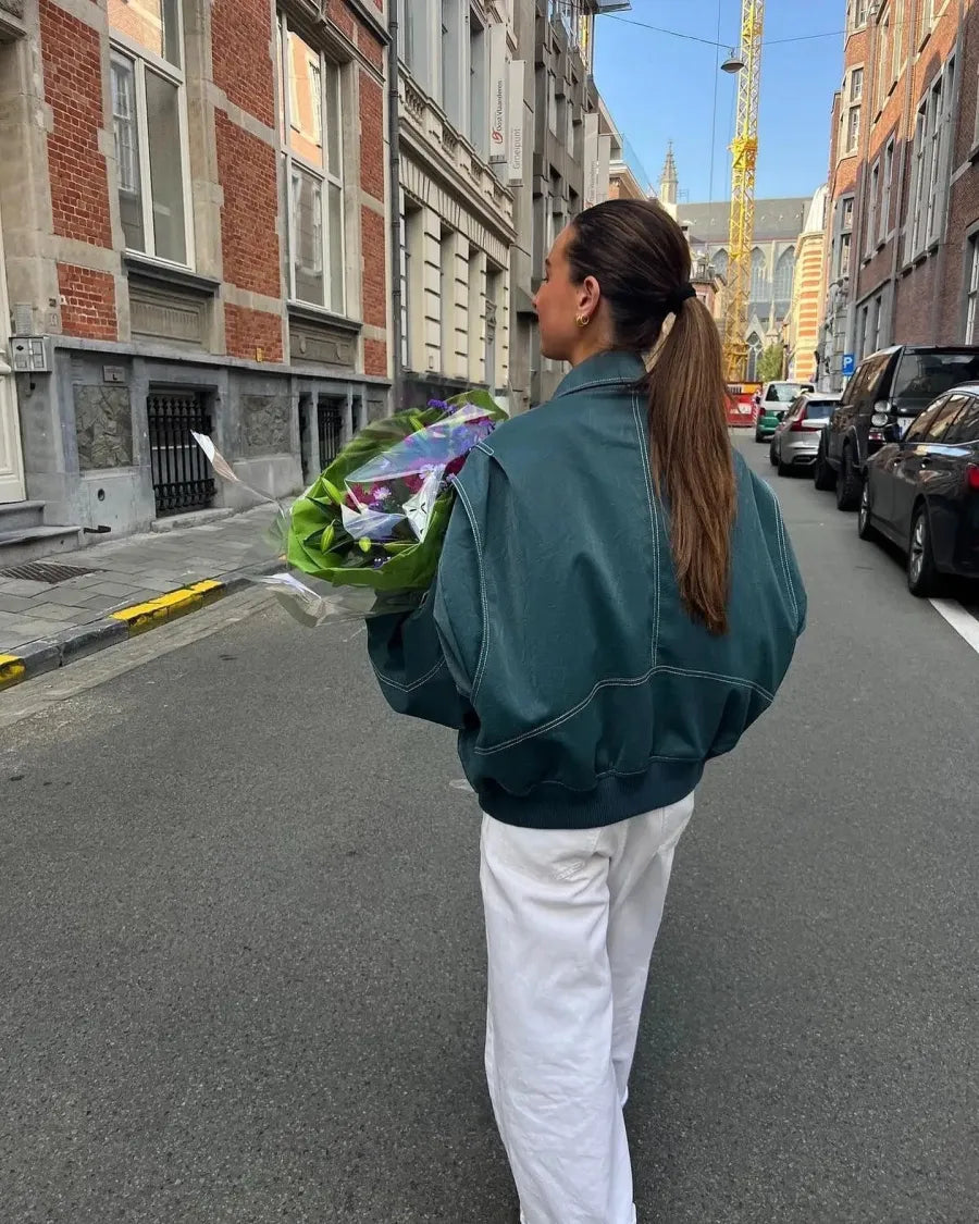 Blouson oversize tendance en cuir Noor, idéal pour un look décontracté ou élégant femme. Mode intemporelle.