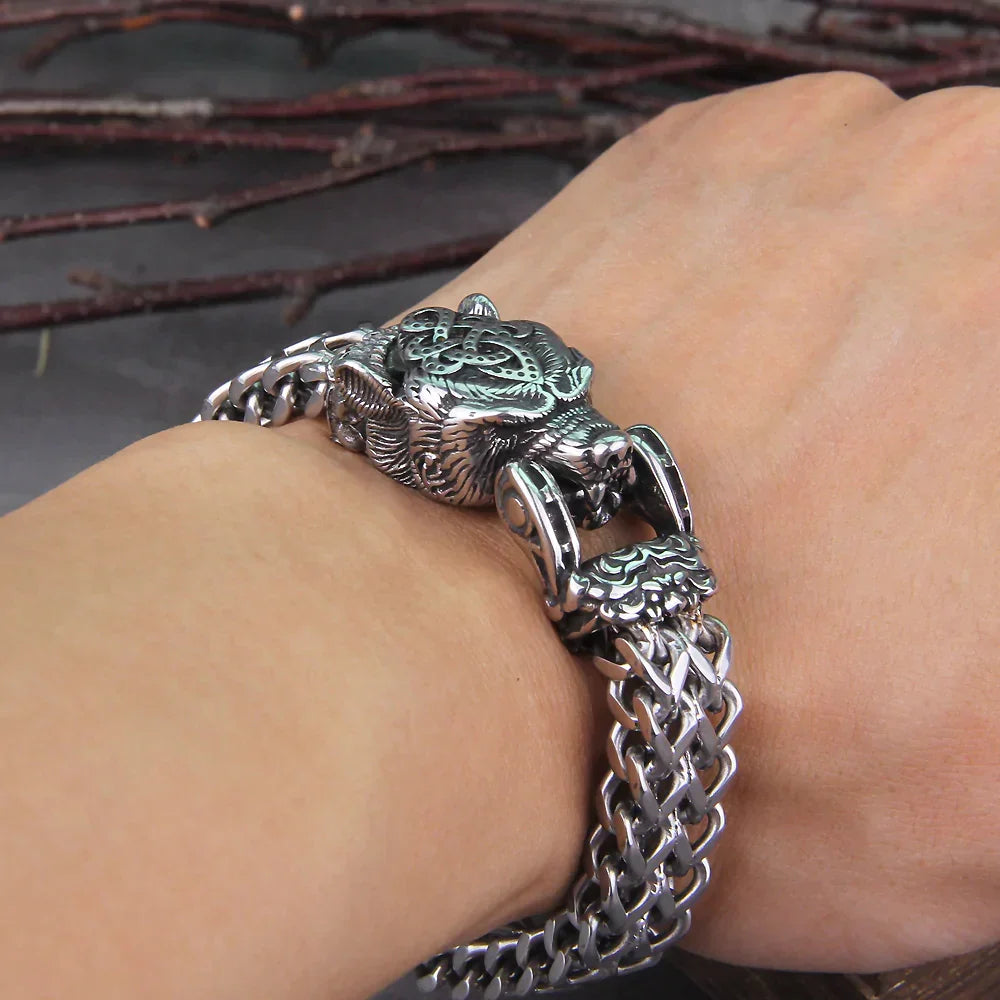 Bijou bracelet viking loup en argent pour homme, symbole de force et mythologie nordique.