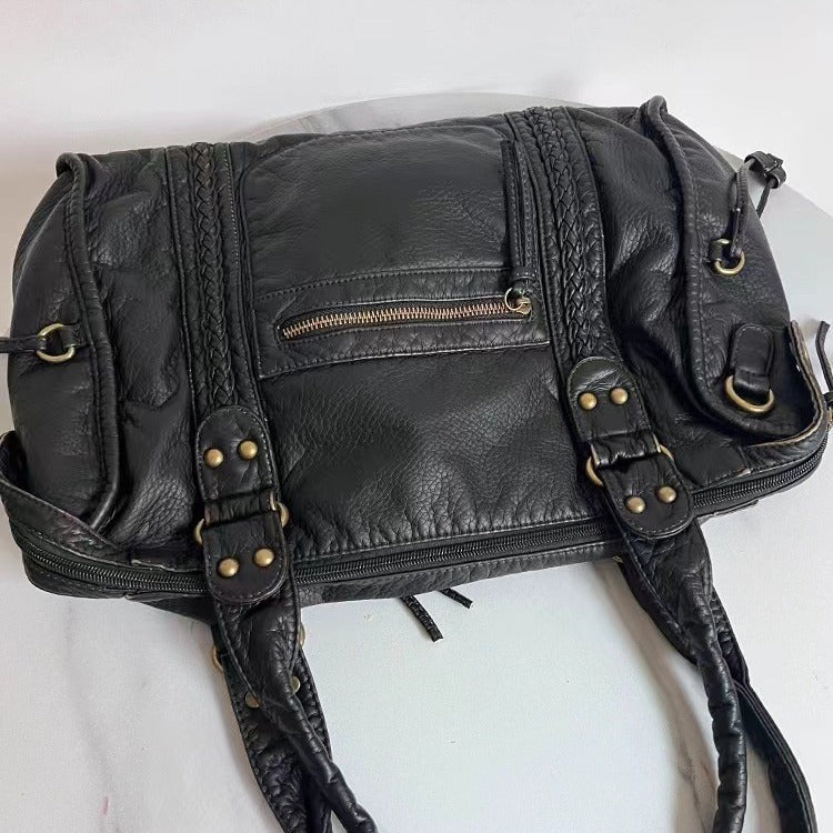 Sac à main femme noir en cuir vintage, pratique et élégant, parfait pour le travail ou les sorties.