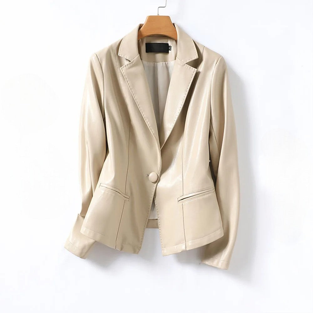 Veste blazer femme ajustée, confortable et tendance. Style élégant et chic pour la mode automne-hiver.