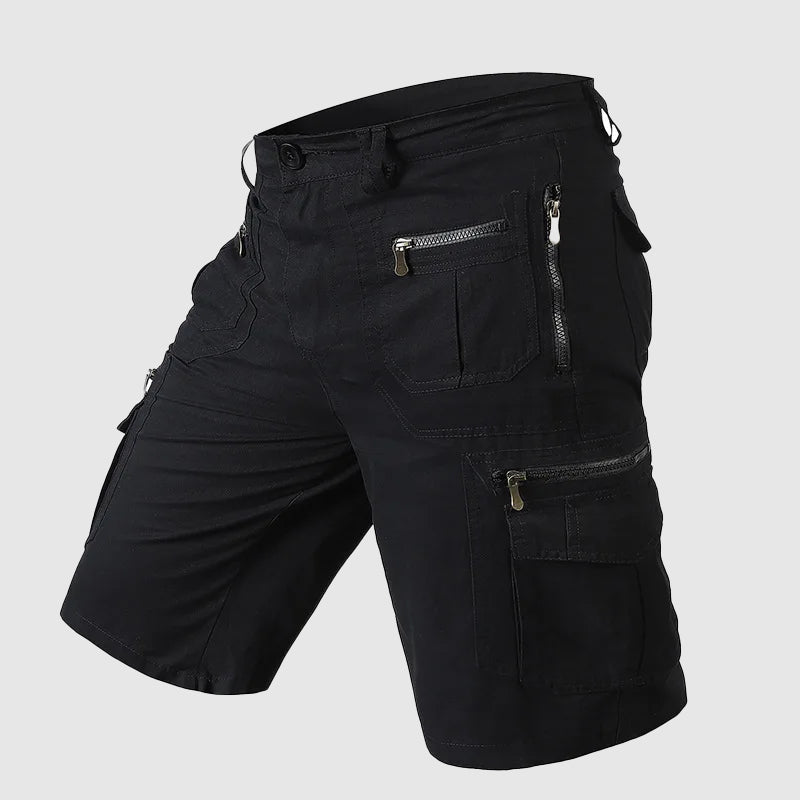 Short cargo homme confortable pour randonnée ou voyage, stylé et fonctionnel.