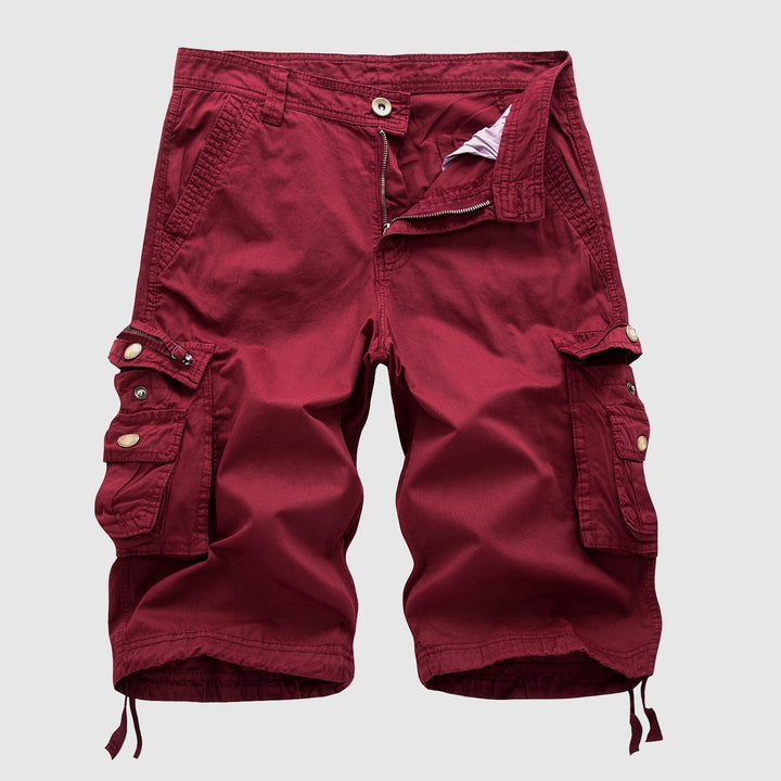 Bermuda cargo homme décontracté, poches pratiques pour rangement facile, look estival.