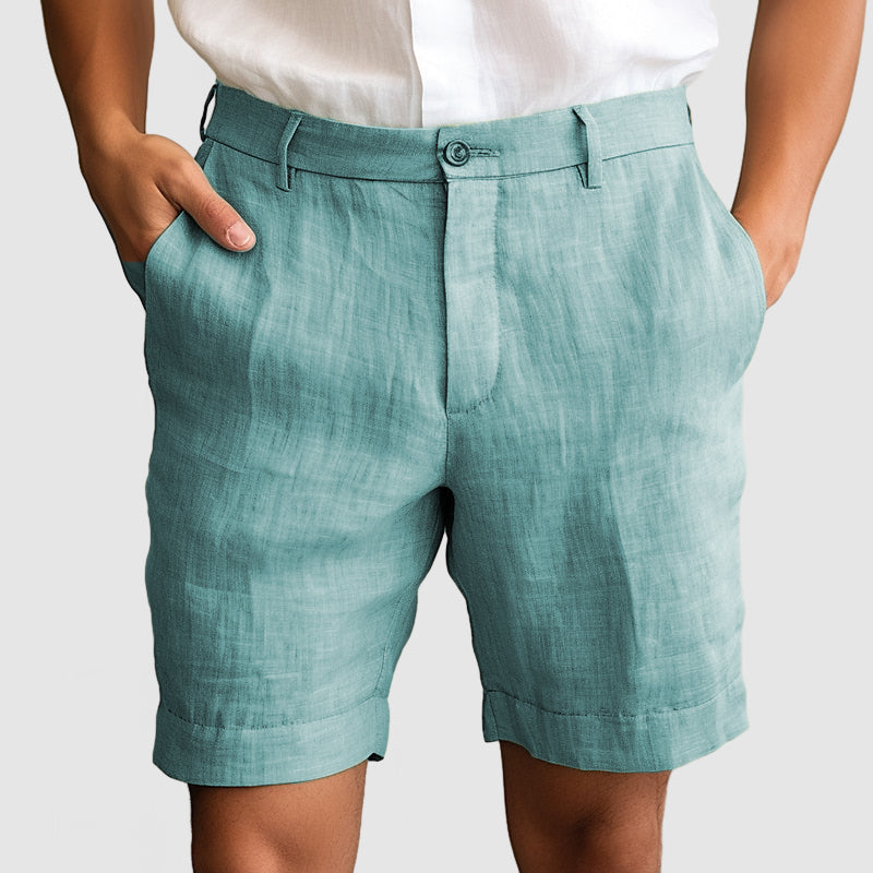 Pantalon court homme habillé, coupe moderne et revers stylés pour un été élégant et confortable.