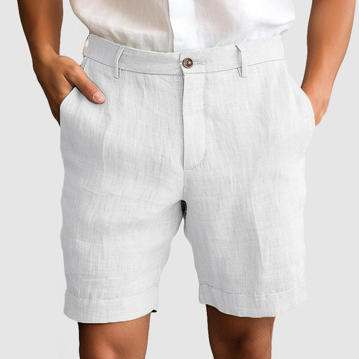 Bermuda chic homme, polyvalent pour loisirs ou plage. Design moderne et confortable avec revers.
