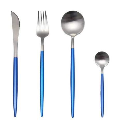 Vaisselle de luxe : couverts 24 pièces en acier inoxydable, pour table somptueuse.