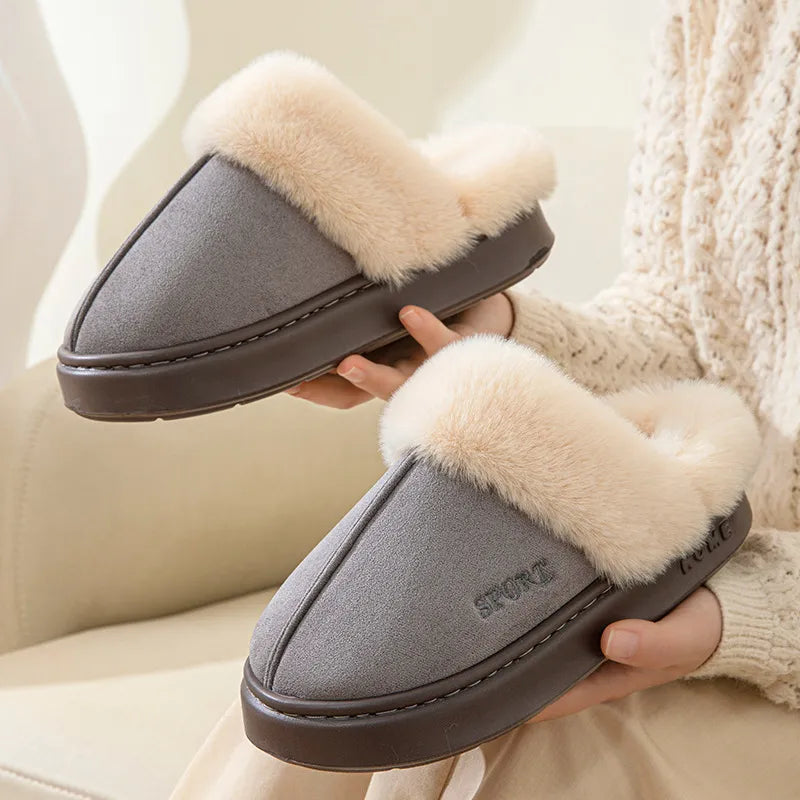 Chaussons confortables femme avec semelle antidérapante, parfaits pour la maison et la détente.