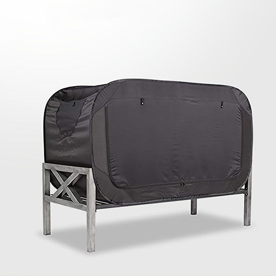 Lit portable déperlant avec moustiquaire, idéal pour dormir confortablement en camping ou extérieur.