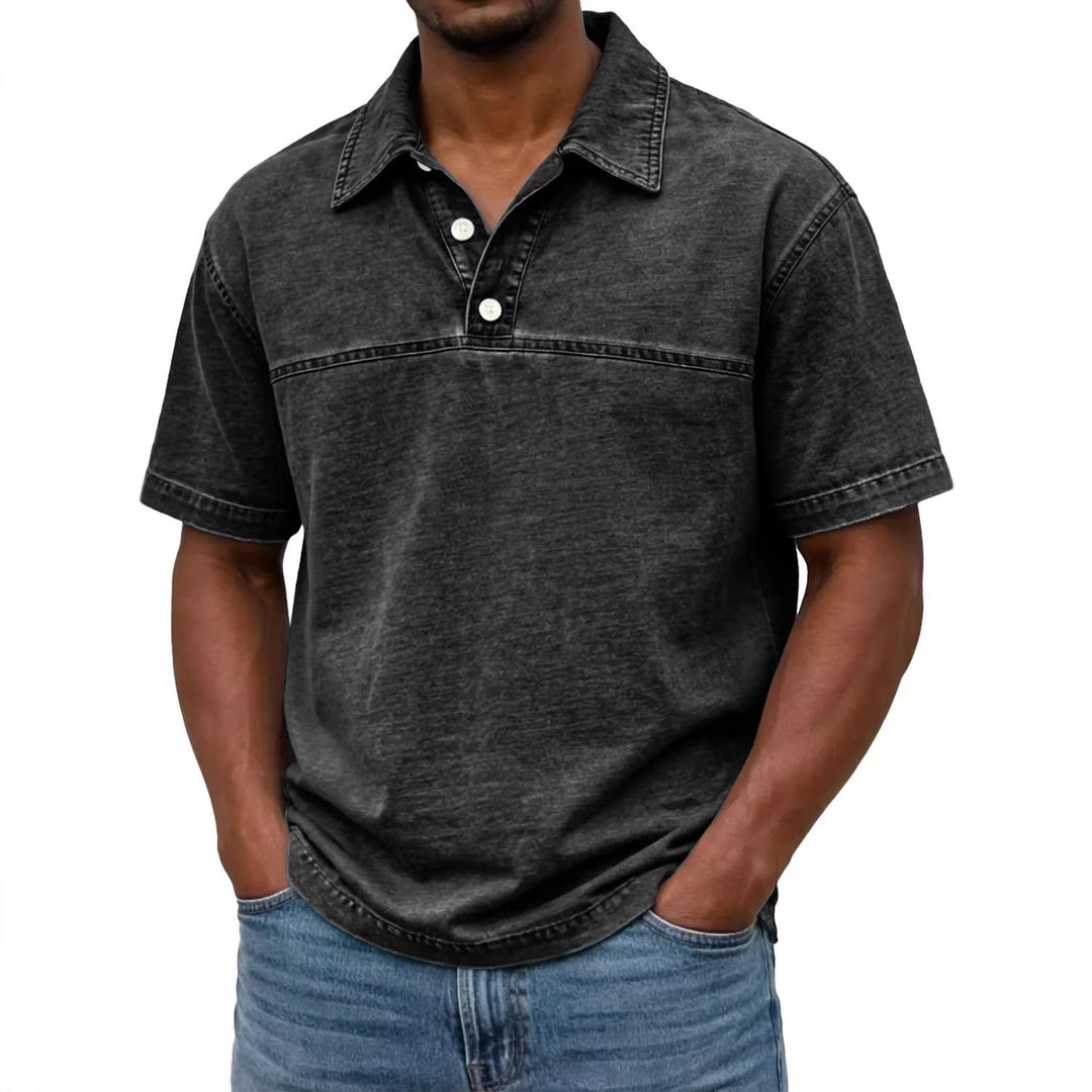 Polo homme moderne et vintage, coupe classique à manches courtes. Un essentiel polyvalent pour la mode masculine.