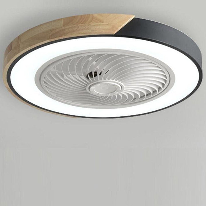 Ventilateur de plafond LED moderne pour salon, alliant design, rafraîchissement et lumière.