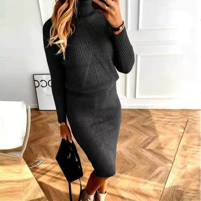 Robe midi pull tricotée femme chic, col montant, style douillet pour l'hiver.