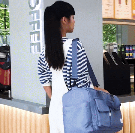 Sac de voyage moderne unisexe, grand et étanche, indispensable pour le sport et les week-ends.
