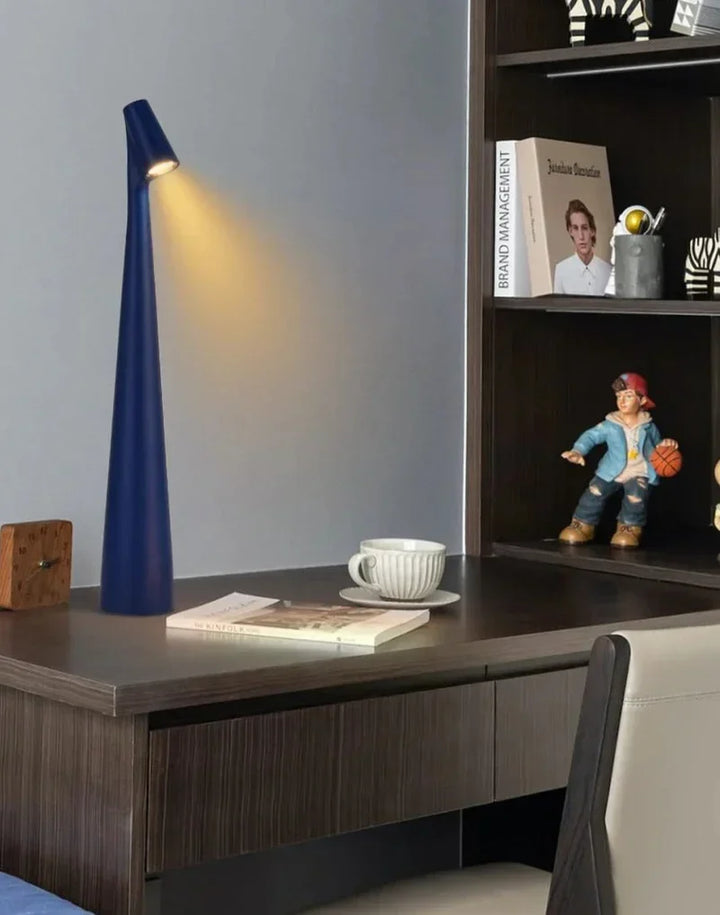 Lampe de table décorative LED, rechargeable, sans fil, crée une ambiance chaleureuse et design.