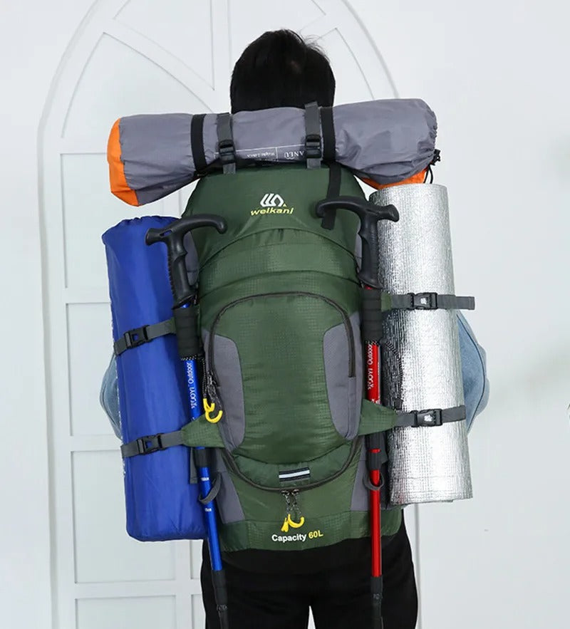 Sac à dos de randonnée unisexe 60L, imperméable et résistant pour le camping et l'aventure en plein air.
