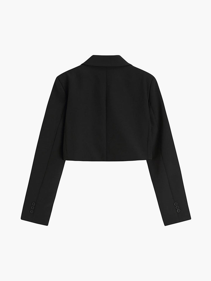 Blazer femme noir coupe courte, tailleur élégant, veste de bureau moderne et chic.