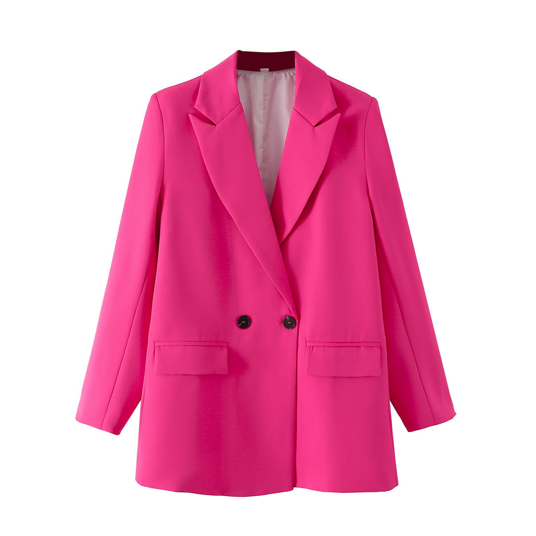 Blazer femme de bureau, coupe droite, revers pointus. Parfait pour une allure professionnelle.