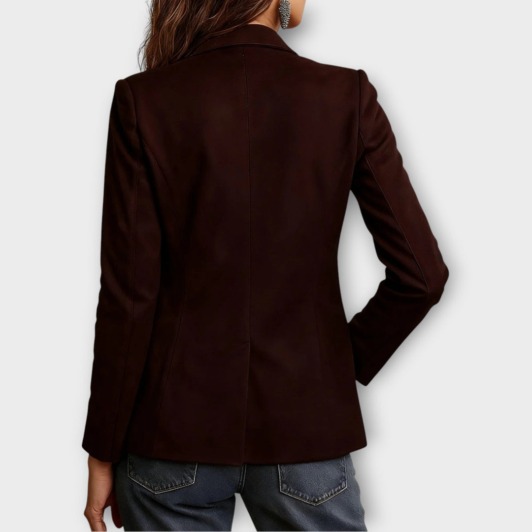 Blazer femme élégant, coupe ajustée, style vintage. Parfait pour le bureau, une veste professionnelle chic.